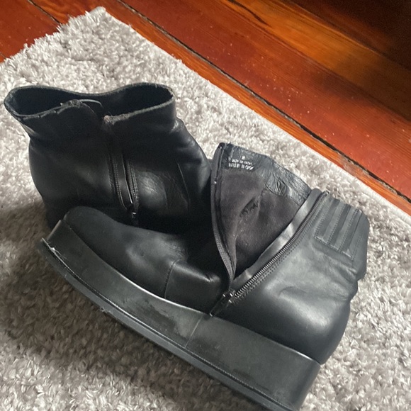 Jeffrey Campbell black leather side zipper ankle boots size 8 - Picture 4 of 7